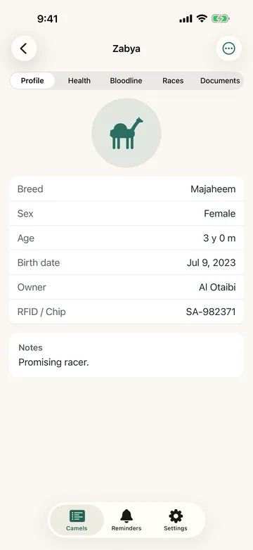 Camel profile. Breed, sex, age, birth date, owner and RFID chip number, with a free-text note
